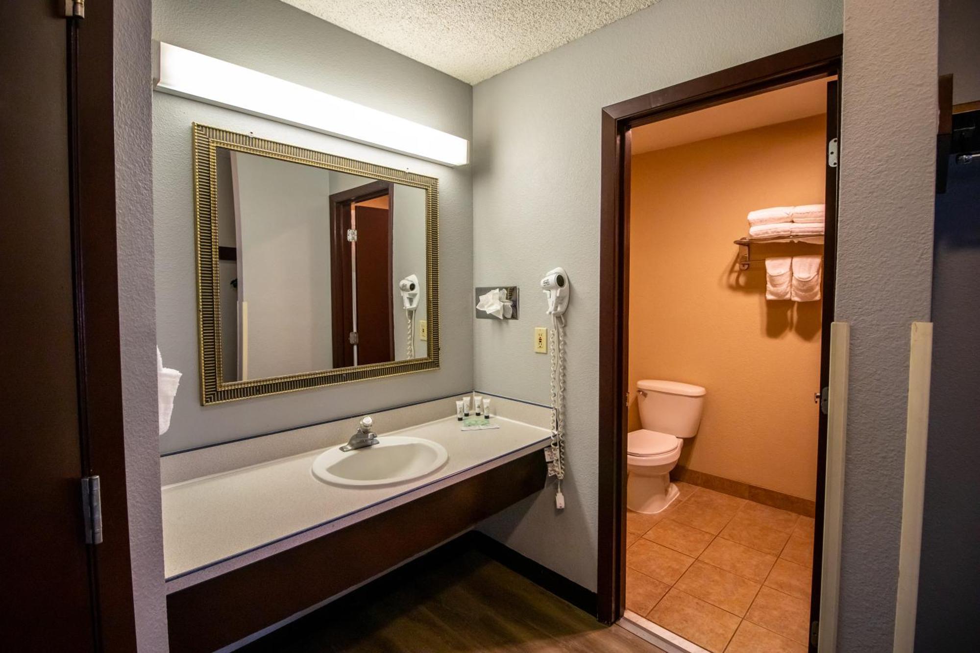 Red Lion Inn & Suites Vancouver Eksteriør bilde