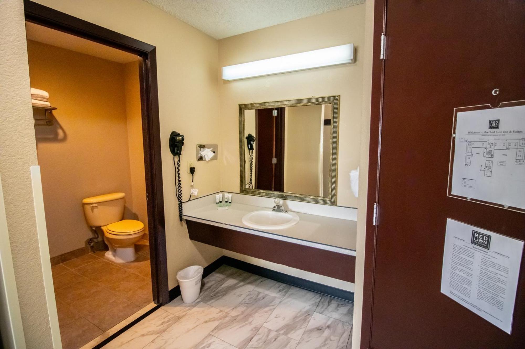 Red Lion Inn & Suites Vancouver Eksteriør bilde